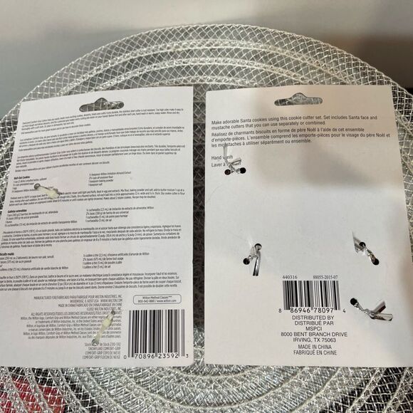 Wilton Christmas Cookie cutters and cupcake stand NWT - Picture 7 of 11